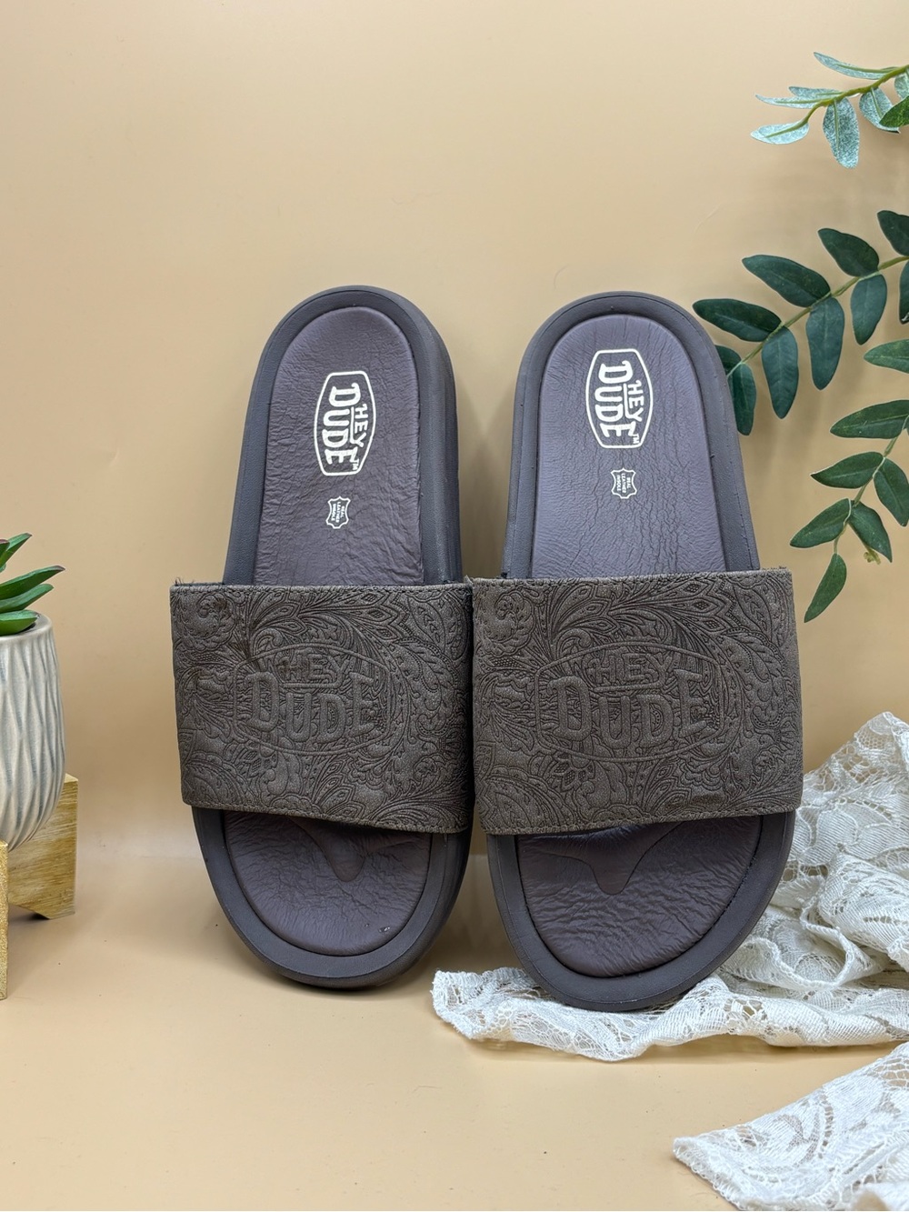Hey Dude Chandler Ranch Women’s Size 6 Brown Paisley Slide Sandals Western